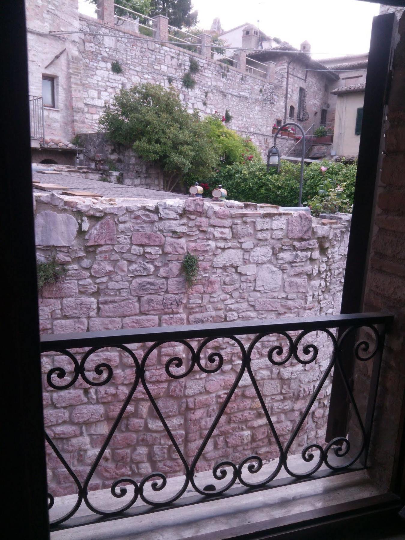 Le Case Di Tiberio Ассизи Экстерьер фото
